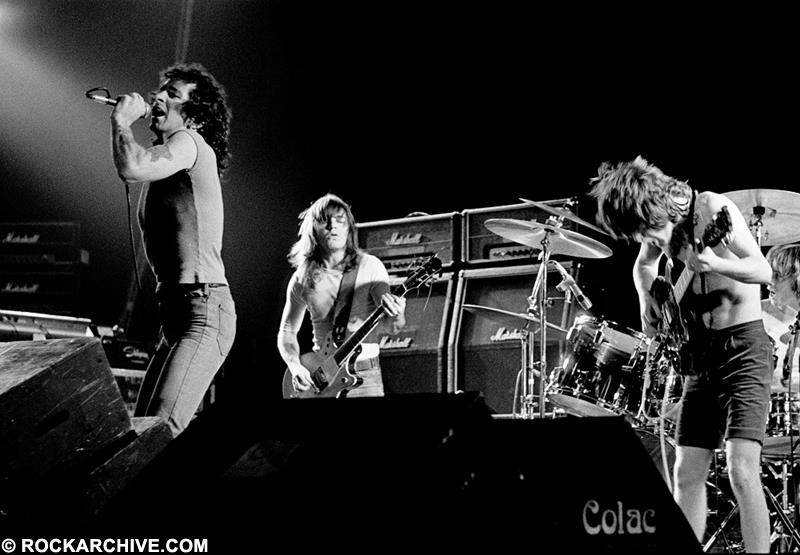 NO FELIPING: los discos de AC/DC de peor a mejor - Página 18 Acdc-acdc001ja.jpg?width=800&height=555&mode=stretch&overlay=watermark.png&overlay.size=230,20&overlay