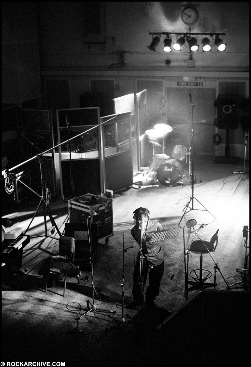 Liam Gallagher | Singing, Abbey Rd Print | Jill Furmanovsky Photo