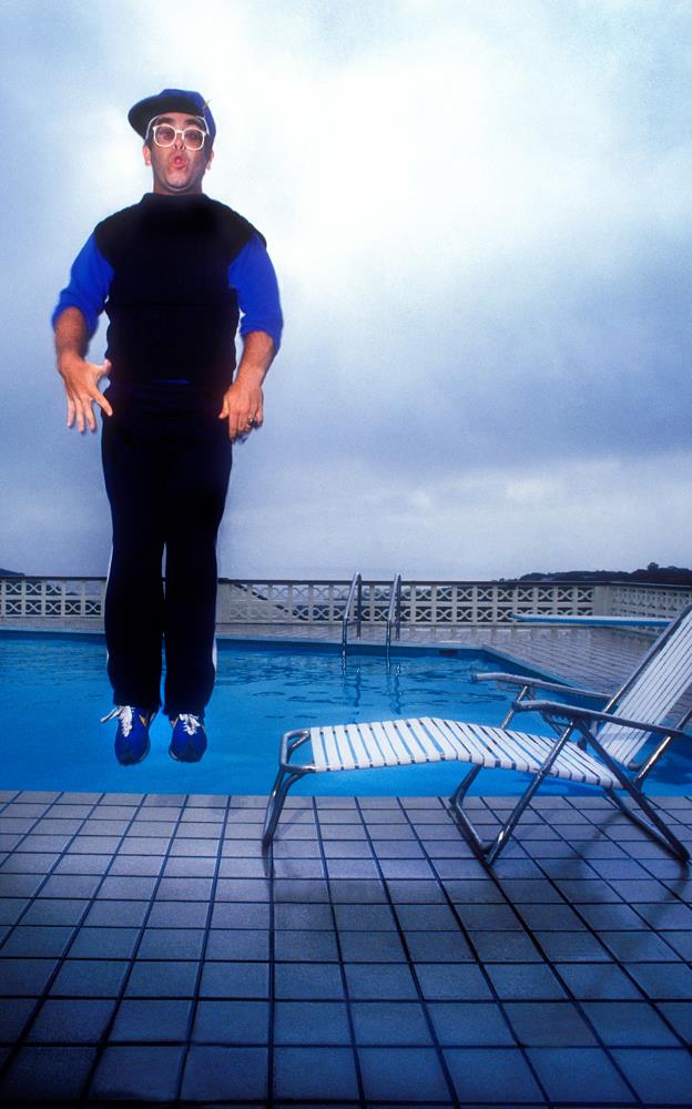 Elton John (EJON001MAGO)