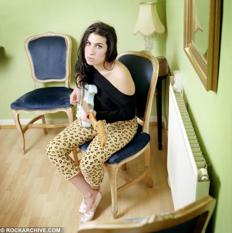Amy Winehouse backstage at the Louisianna, Bristol in 2003 photographed by Phil Nicholls