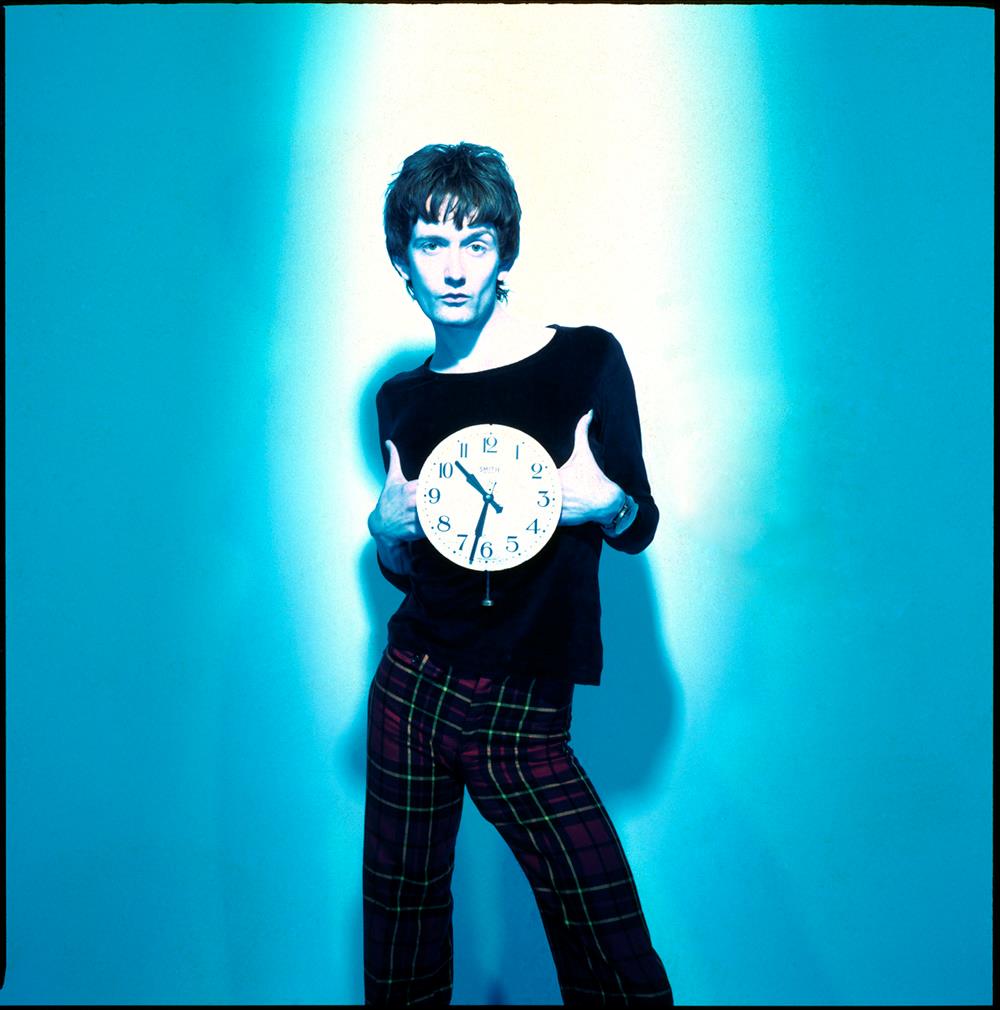 A fine art limited edition print of Jarvis Cocker, Pulp against a blue background.